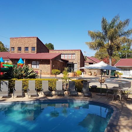 Cornerstone Guest Lodge Претория Екстериор снимка