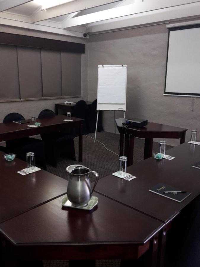 Cornerstone Guest Lodge Претория Екстериор снимка