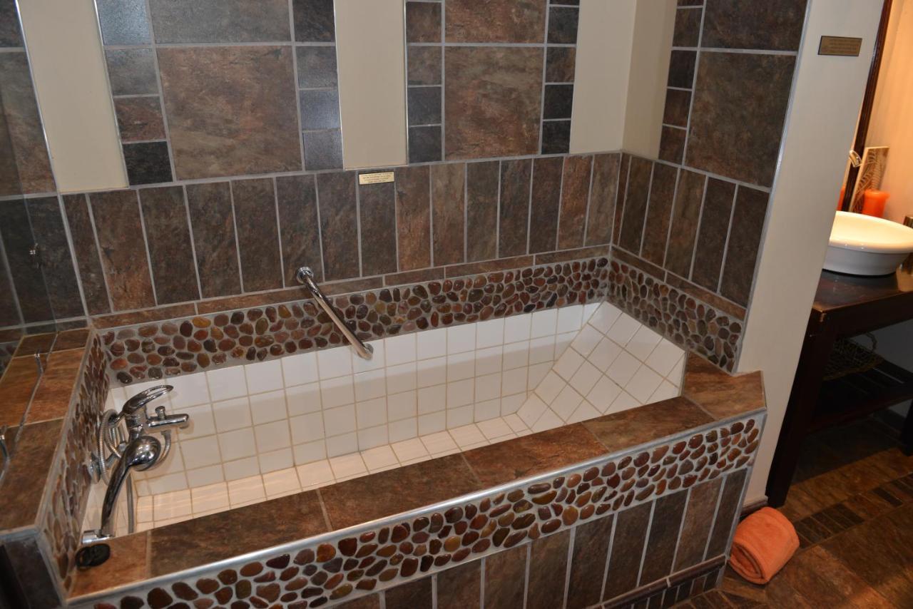 Cornerstone Guest Lodge Претория Екстериор снимка