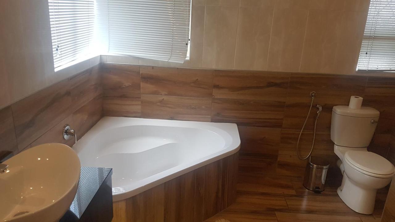 Cornerstone Guest Lodge Претория Екстериор снимка