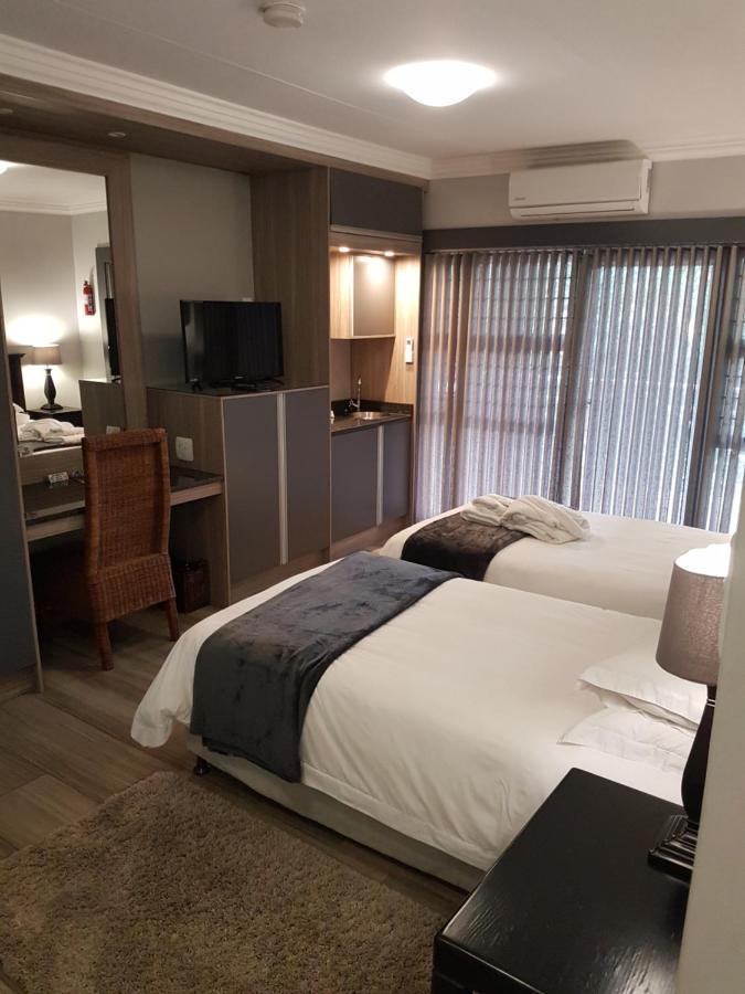 Cornerstone Guest Lodge Претория Екстериор снимка