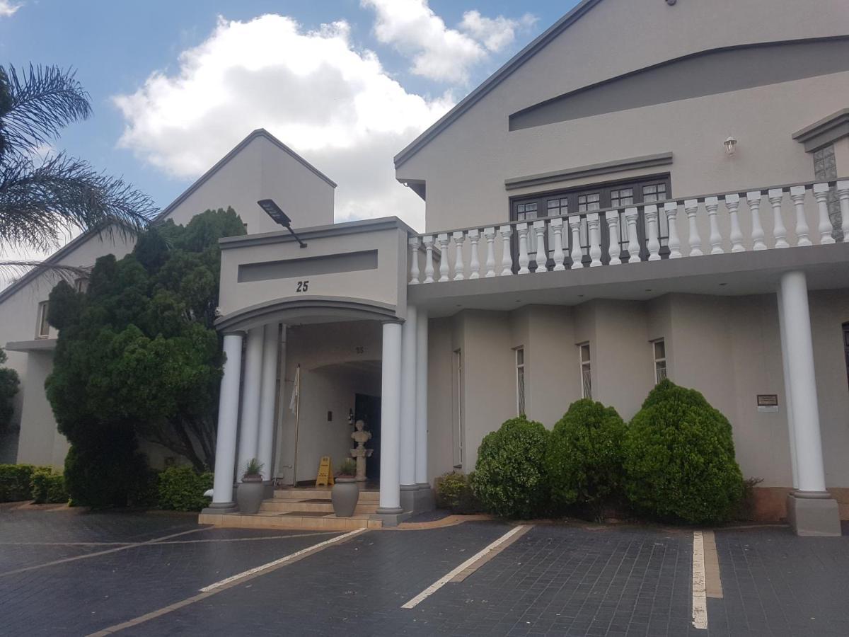 Cornerstone Guest Lodge Претория Екстериор снимка