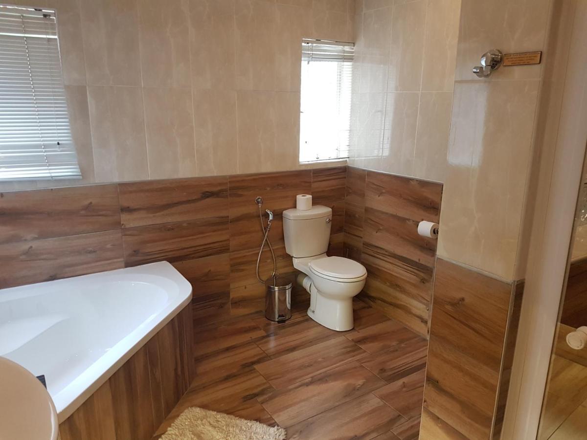 Cornerstone Guest Lodge Претория Екстериор снимка